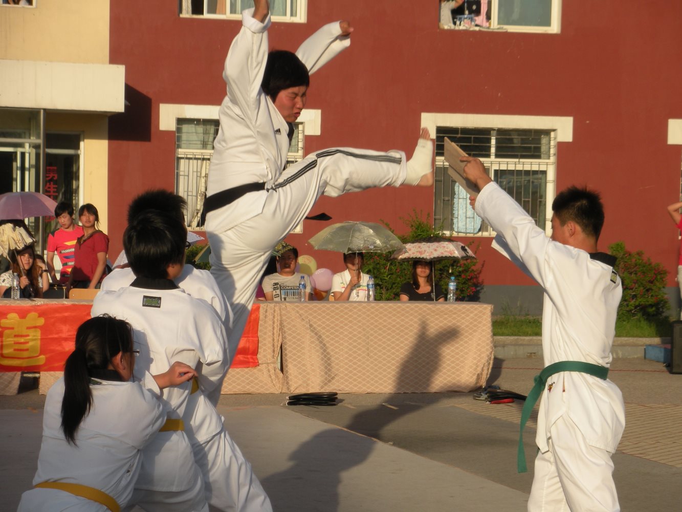 社团文化节系列活动——“跆拳道协会”的跆拳道表演