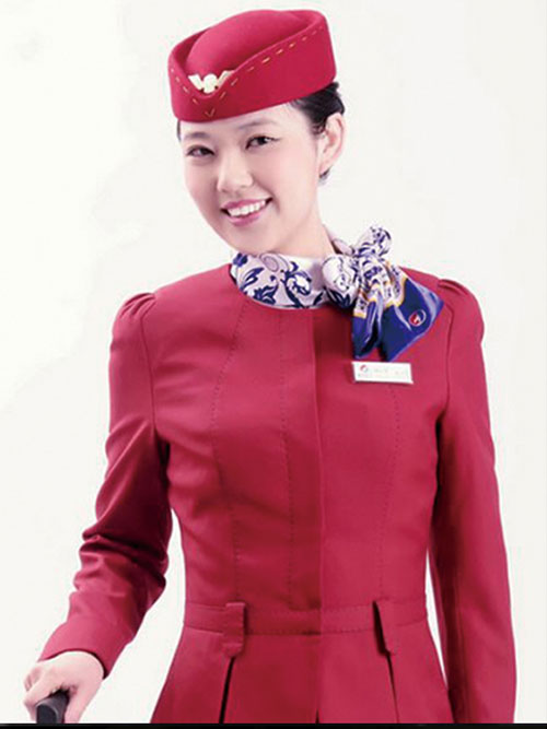 杨晨，2013届航空服务专业毕业生，河北航空空乘。